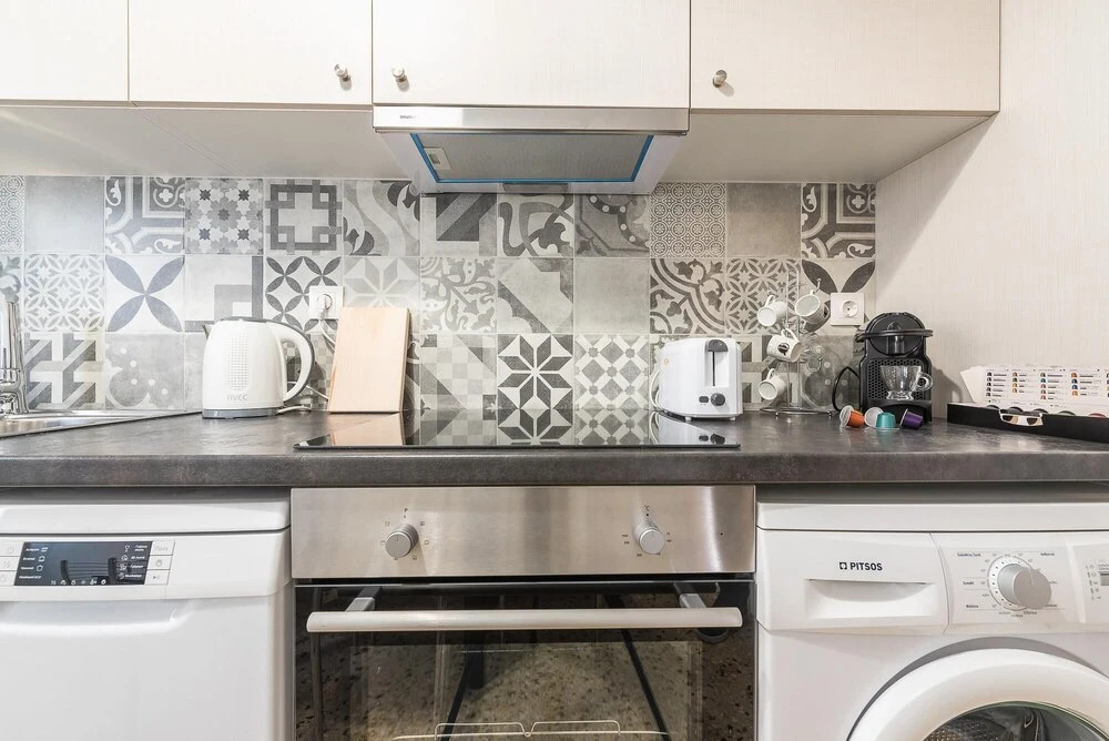 Bright 2 Bdrm apt in the Heart of Athens