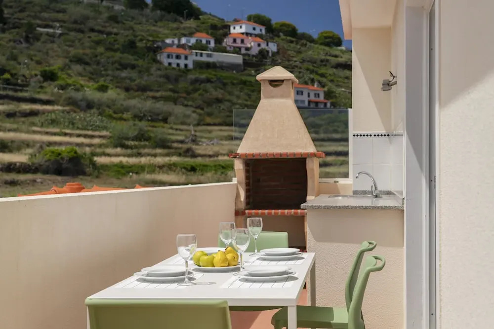 Duplex With sea View, Reis Magos V