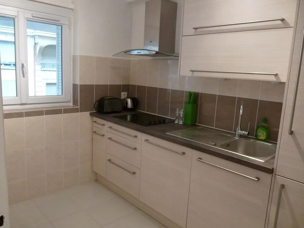 Apartment 82
