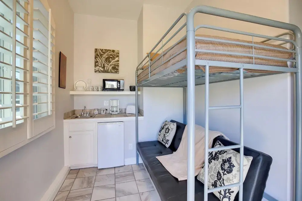 Indio Casita: 2 Mi to Coachella & Stage Coach!
