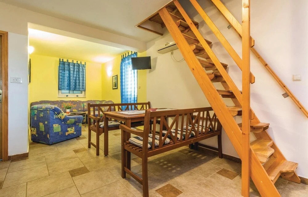 Beautiful Home in Crna Punta With Wifi and 2 Bedrooms