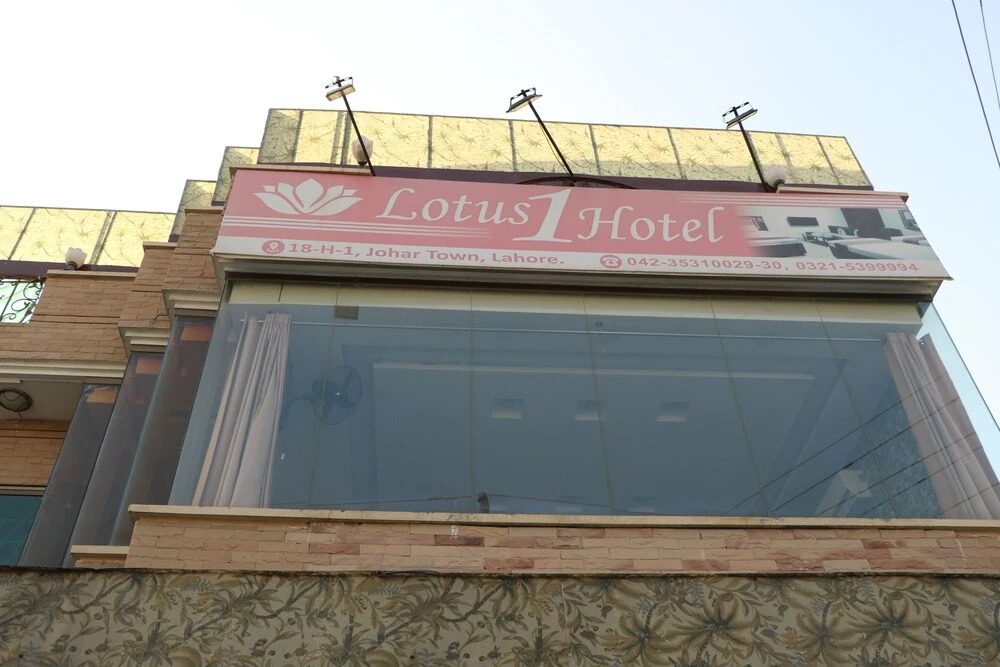 Lotus 1 Hotel