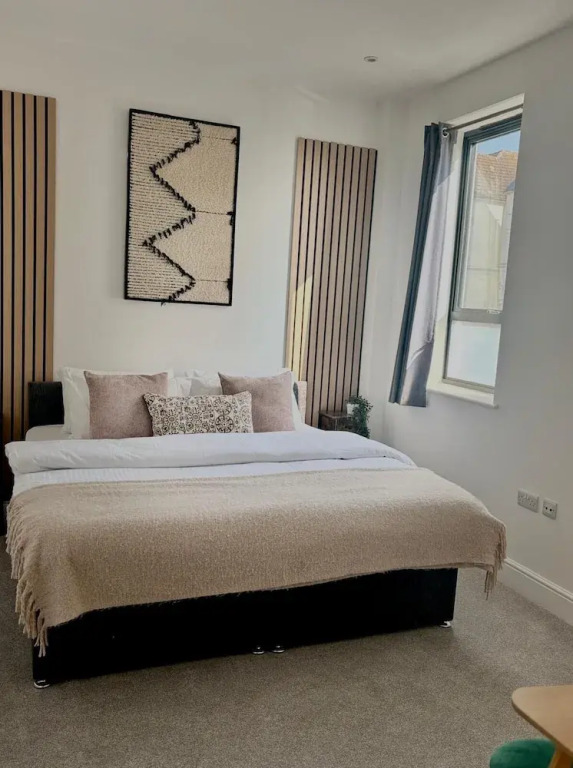 Beautiful 2 Bed Apartment on Beach by Urban Roost