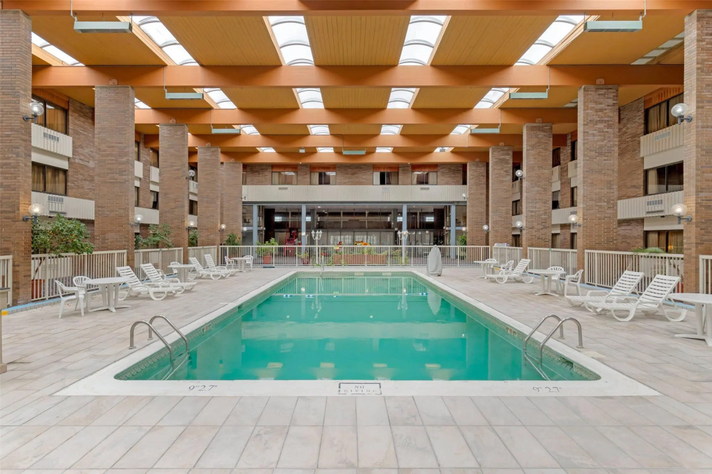 Clarion Hotel & Conference Center Lansing West