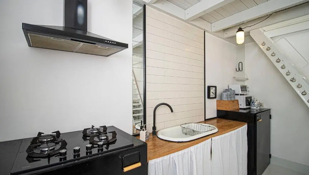 2BR Mezzanine style apartment w Patio