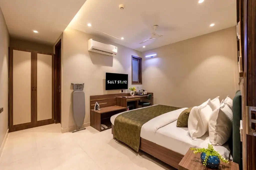 Saltstayz Premier - Paschim Vihar