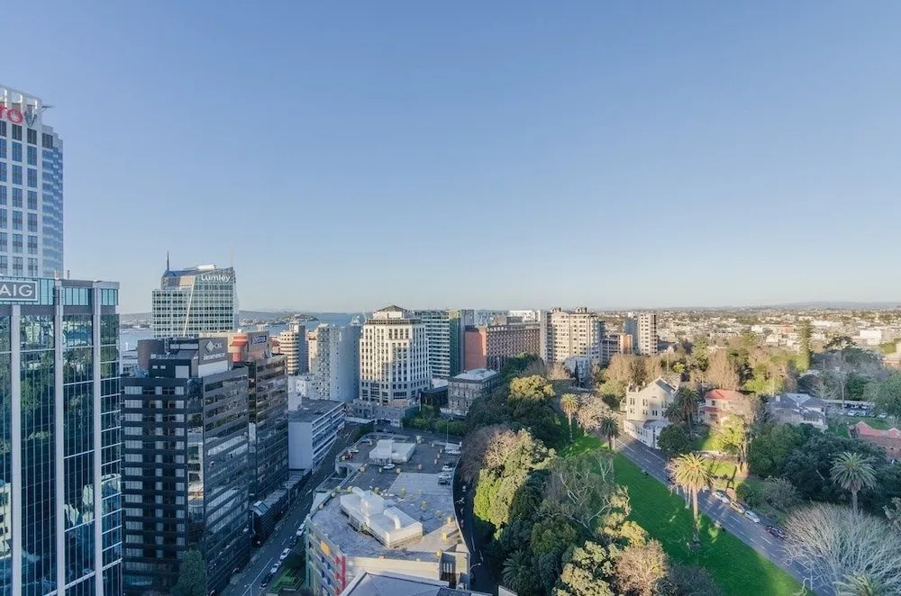 Central 2 Bedroom with Free Parking