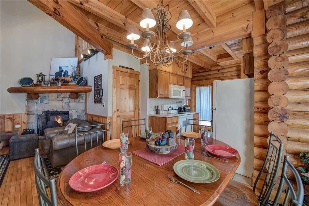 Another Day Inn Bearadise 2 Bedroom Home with Hot Tub