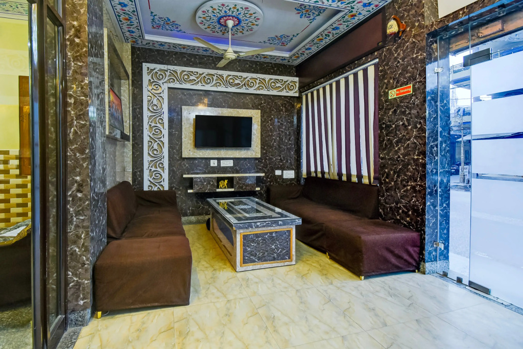 OYO 11389 Hotel NG Palace