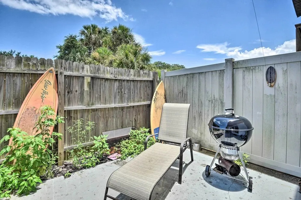 New Smyrna Beach Townhome, Walk to Bay Access