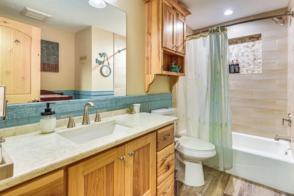 Peaceful 3-bedroom Home w/ Pool in Sarasota