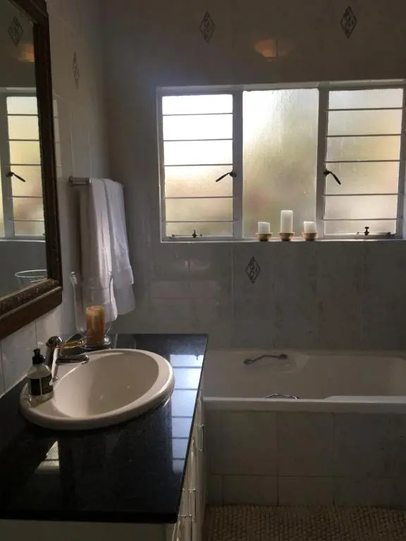 Vair's Place Guest House in Sandton Paulshof - Apartment, Lux Suites & Spa