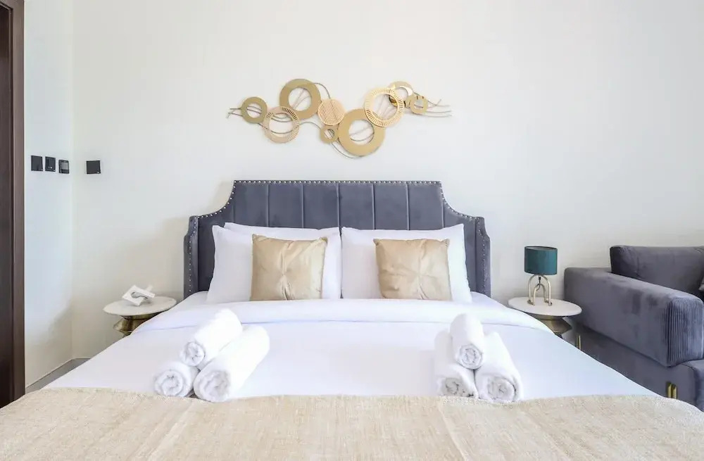 Elite LUX Holiday Homes - Sleek Urban Studio in Liwan Dubai