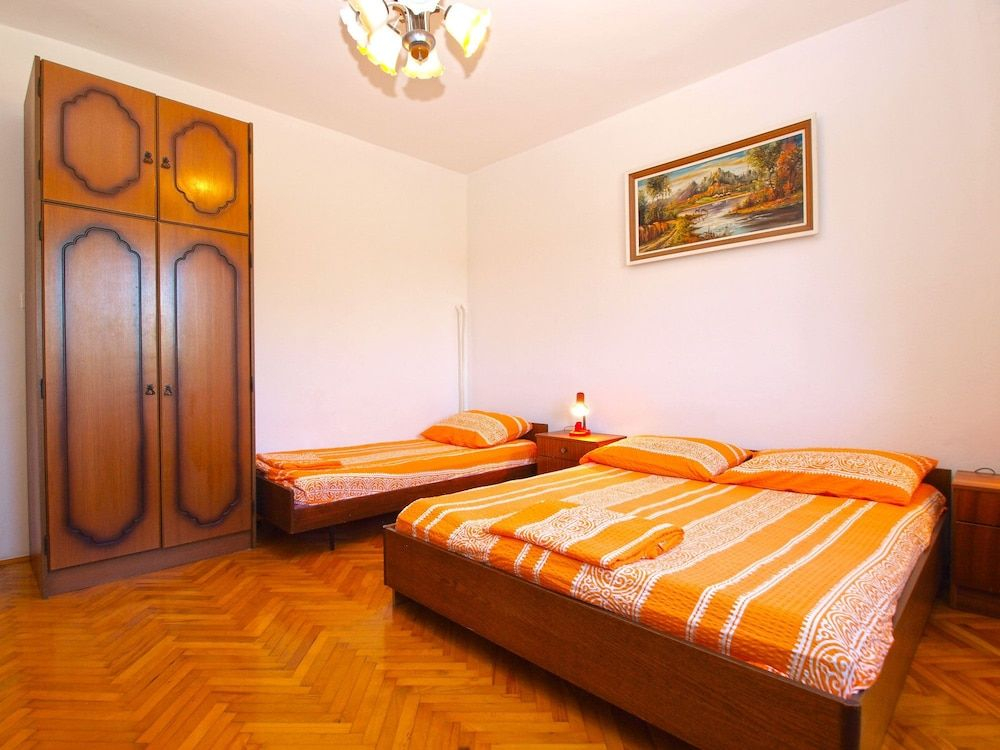 Apartment 1051