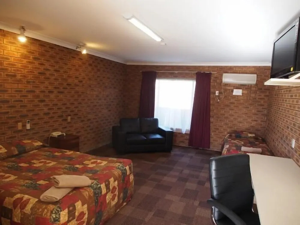 Cobar Town & Country Motor Inn
