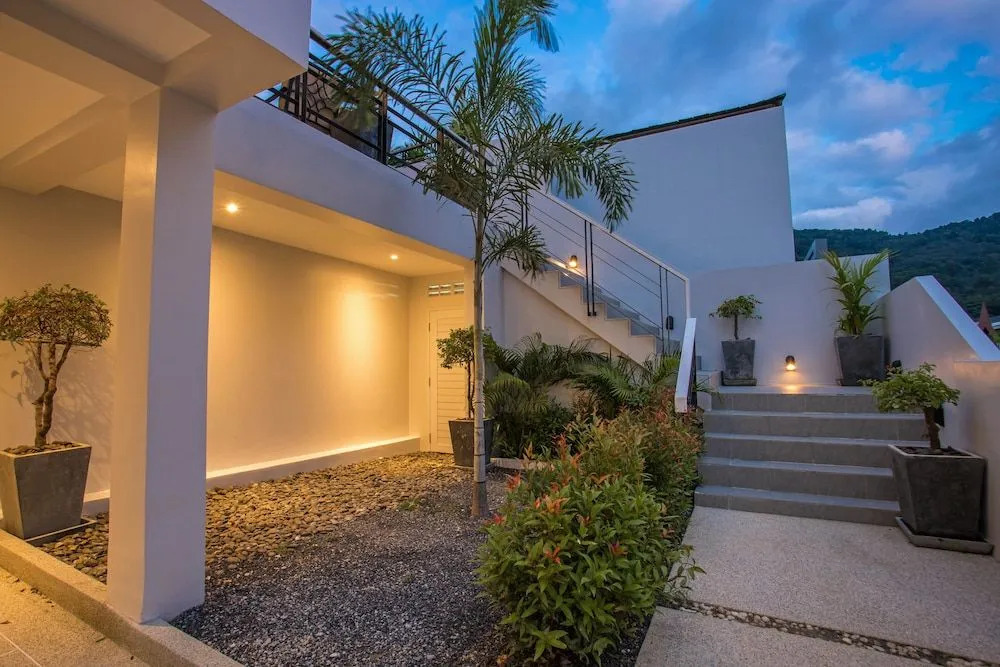 Elegant Designer 4BR Pool Villa Skylight