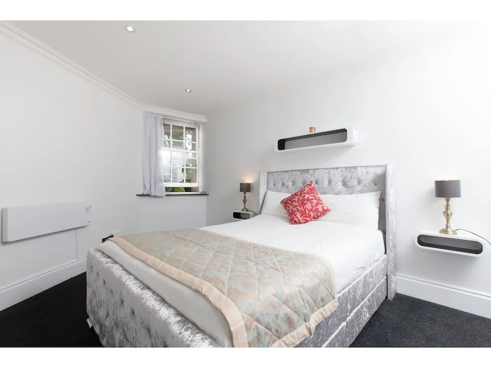 Leith Walk: Lovely Renovated Lower Flat W/parking