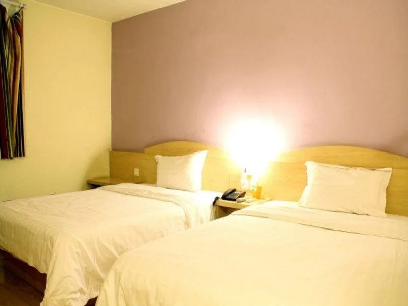 7 Days Inn Xian University of Communications Xingqing Park Branch