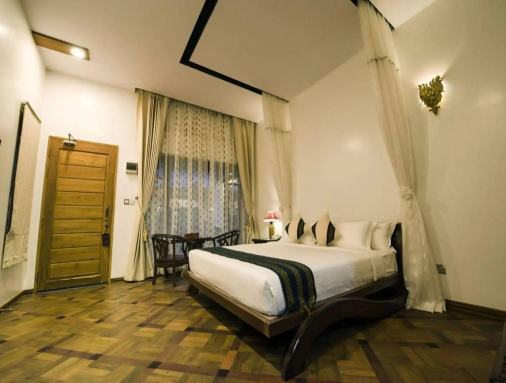 Yadanarpon Dynasty Hotel