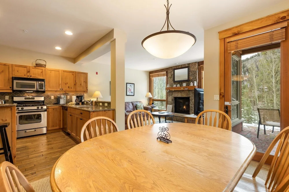 6516 Settlers Creek 2 Bedroom Condo by RedAwning
