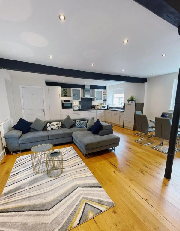 Relaxing 3-Bedroom City Centre Apartment