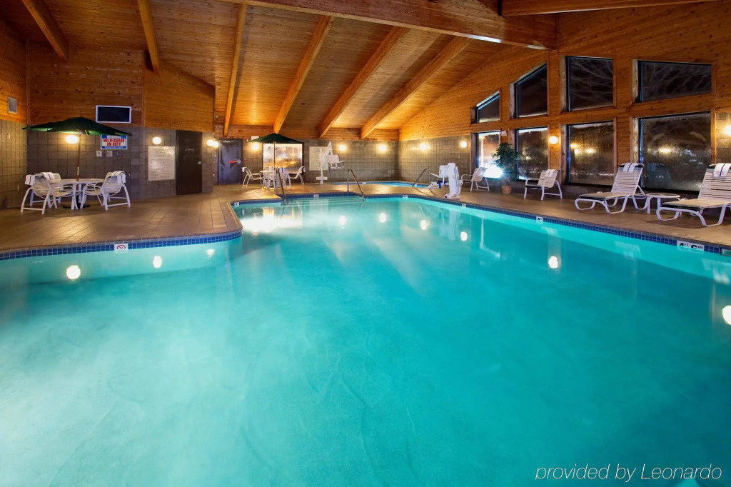 Cobblestone Hotel & Suites - Wisconsin Rapids