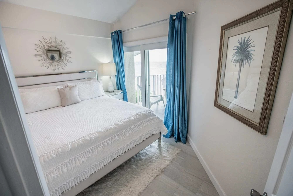 Enjoy Sunsets at Fully Equipped Condo at the Beach