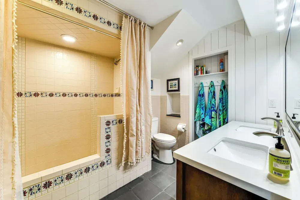 2 Mi to Beaches! Spacious Family Gem in Siesta Key