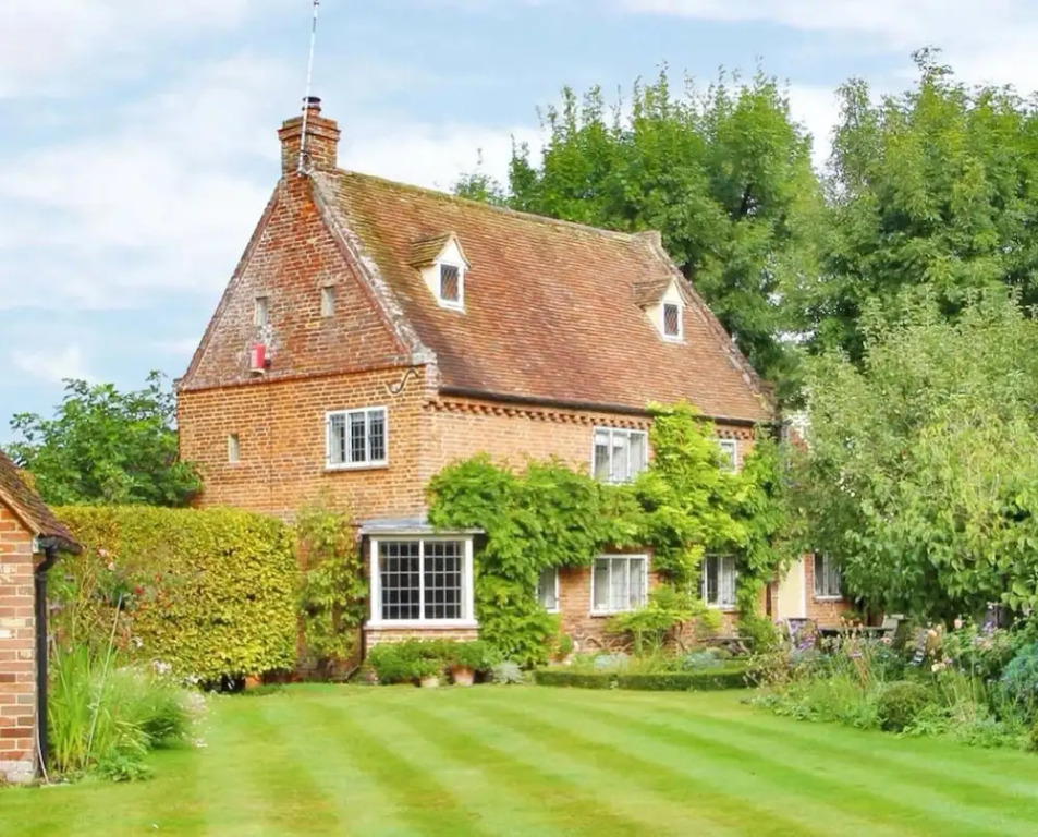 Charming 3 Bedroom Cottage in Kentish Village