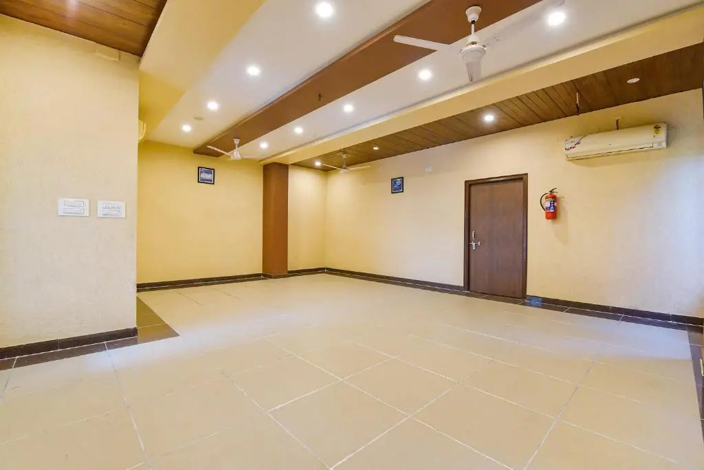 OYO Townhouse 802 Hotel Lotus