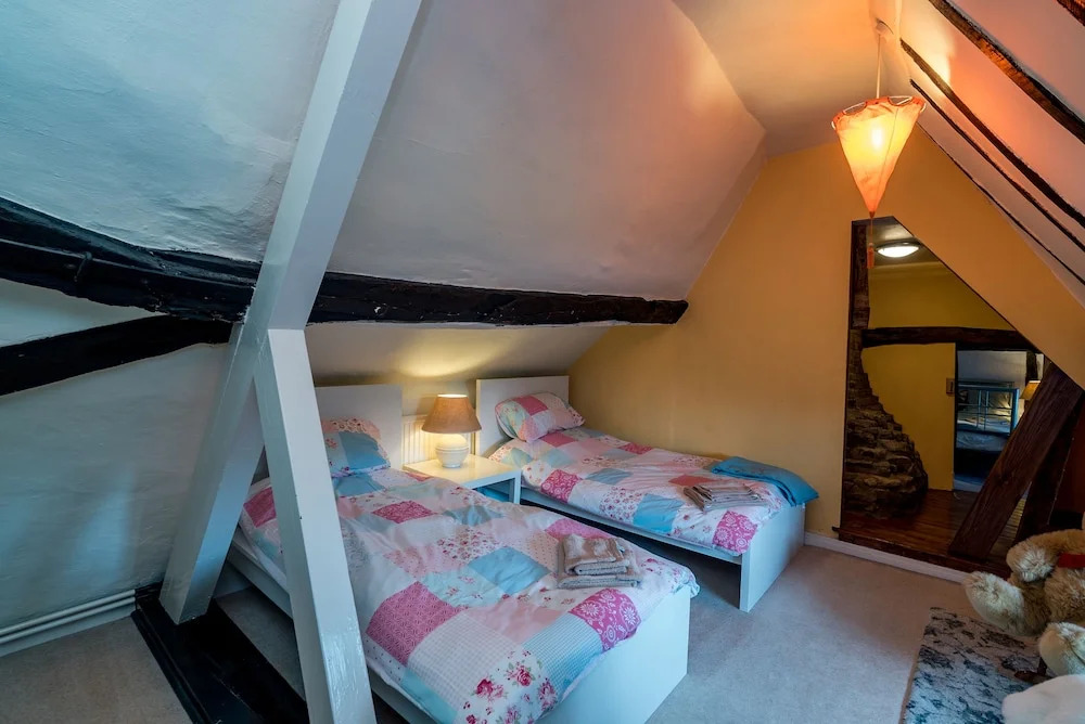 Yew Tree Cottage- Sleeps 12 Garden & Pet-Friendly