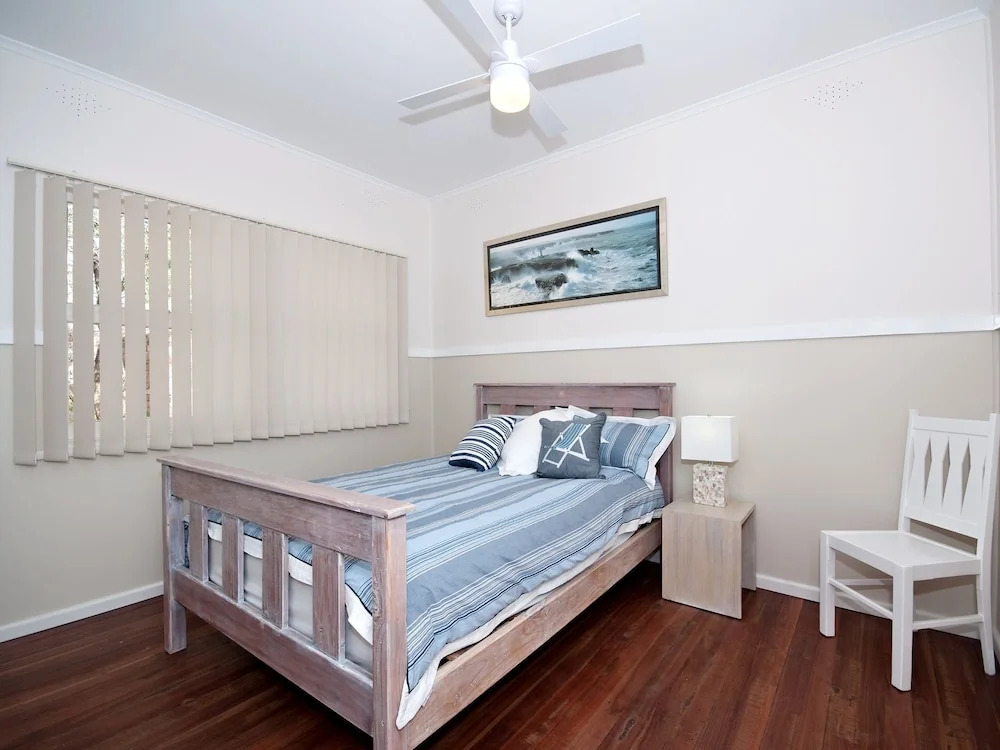 Blue Water, 127 Government Road