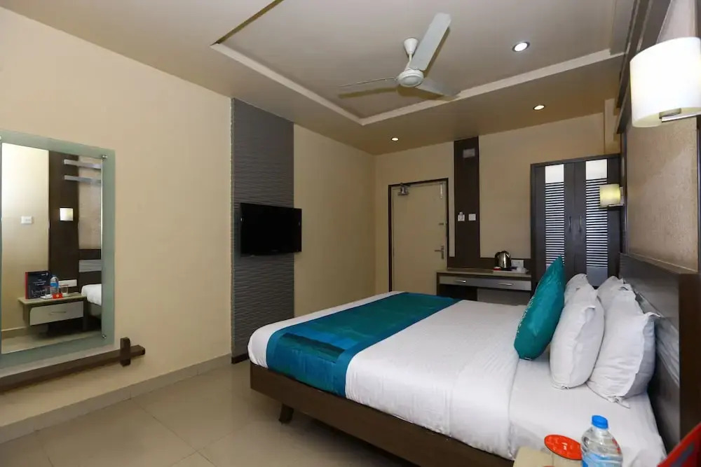 OYO 5319 Hotel Navaratna