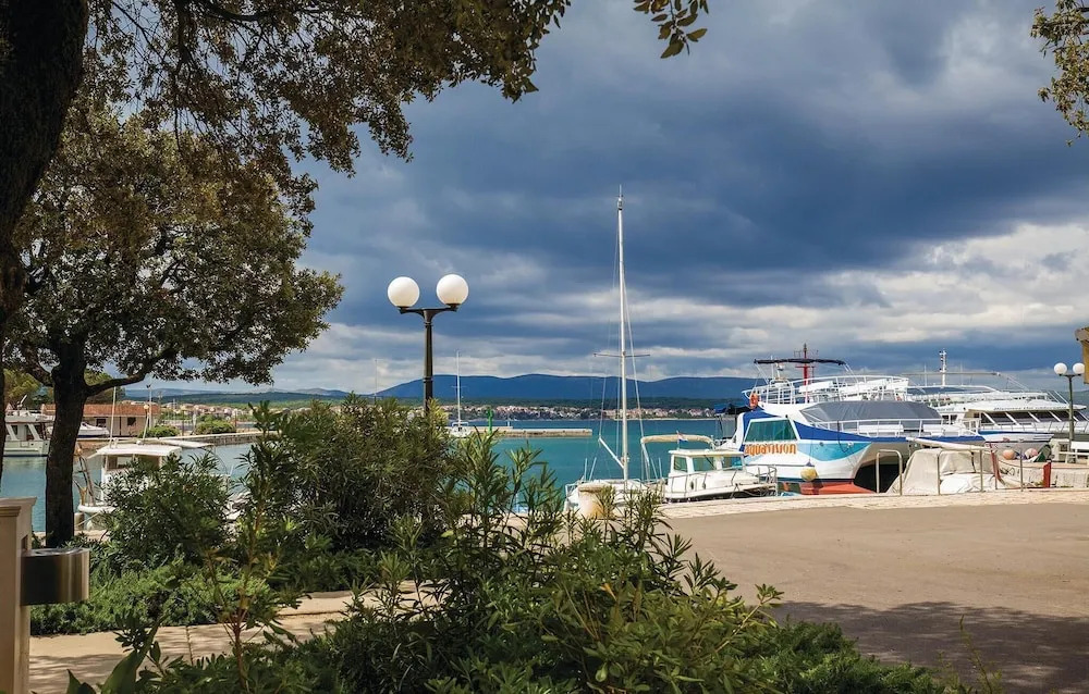Awesome Home In Malinska With Wifi