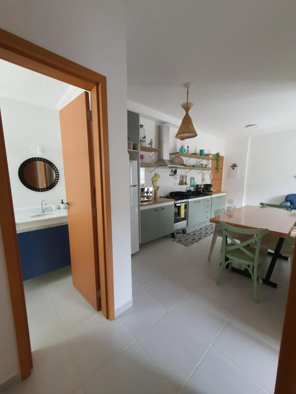 Apartamento novo e completo, próximo à praias e comércio