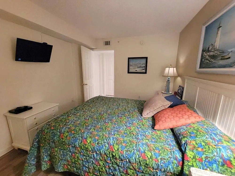 Ashworth 1005 4 Bedroom Condo by RedAwning, North Myrtle Beach