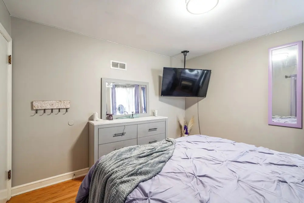 7 Mi to Lake Michigan: Milwaukee Vacation Rental