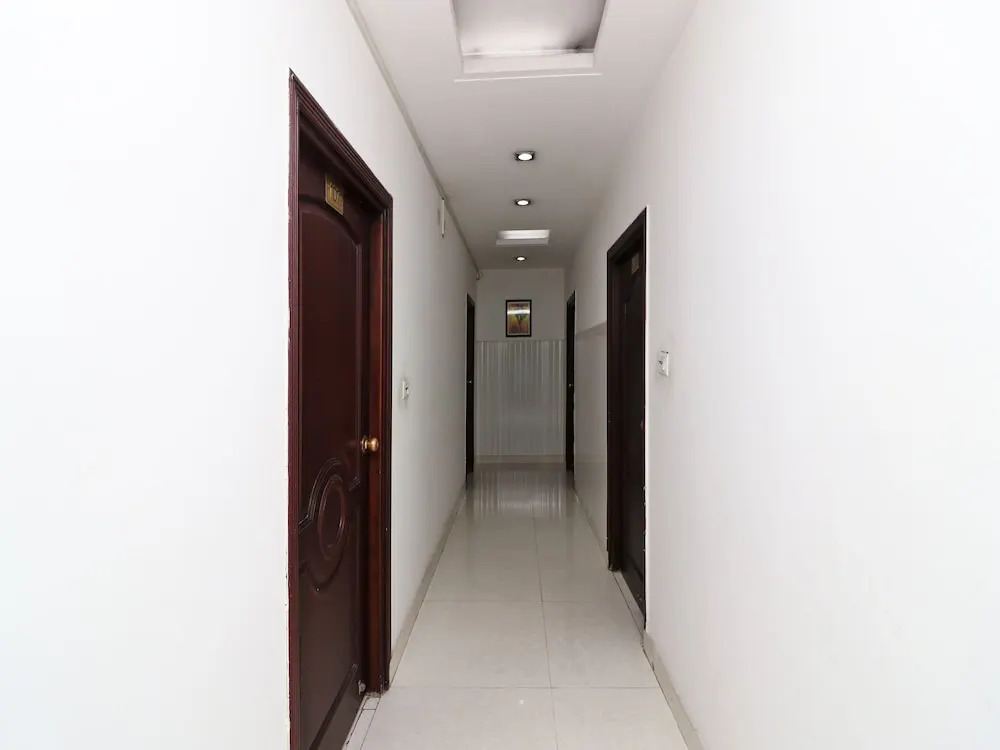 OYO 12340 The Royal Park Plaza