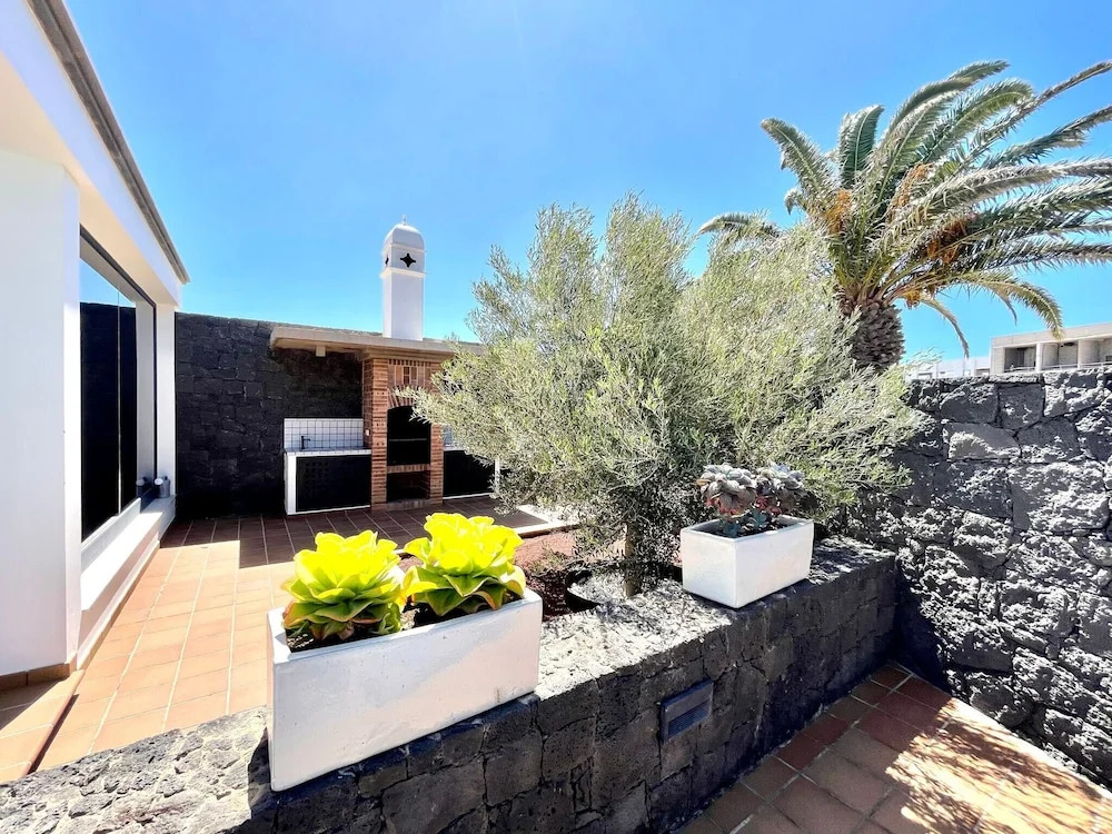 Villa Sleeps 6 with Pool Private & sauna