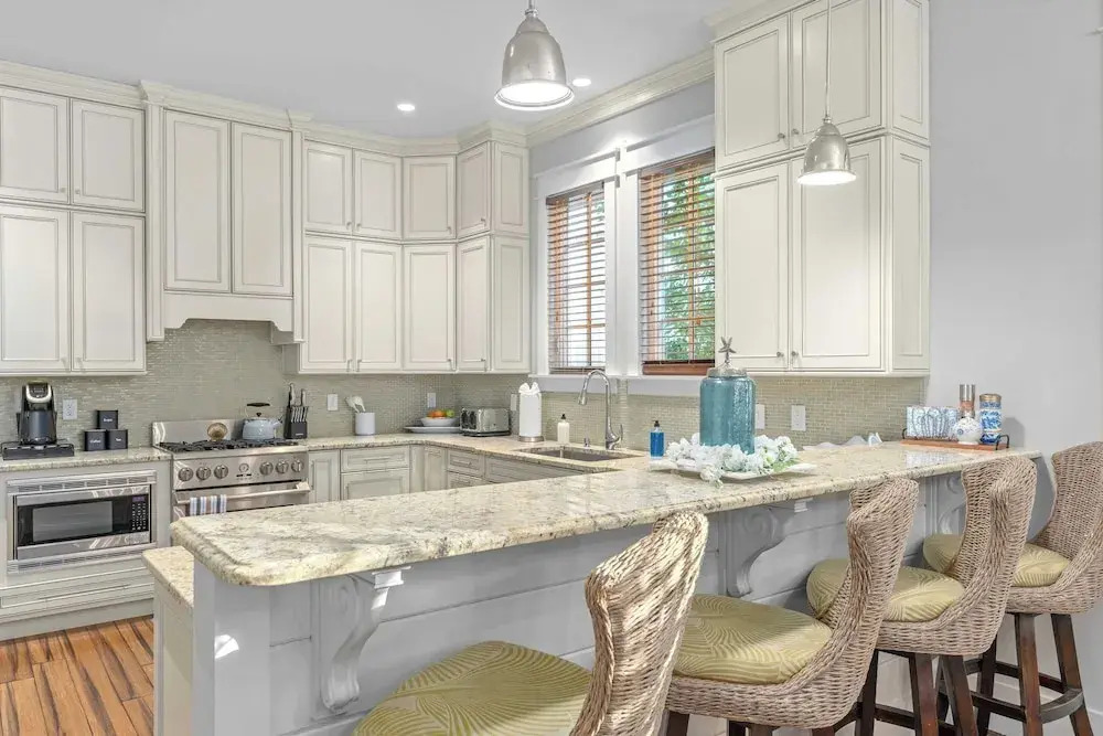 Seagrove Gardens Mins to the Beach, Santa Rosa Retreat w/ A+ Design