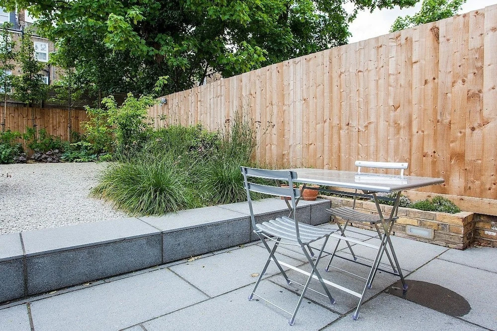Stunning 2 Bedroom Apartment With Patio