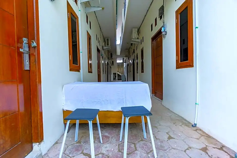 OYO Life 2420 Kost Luqman 1