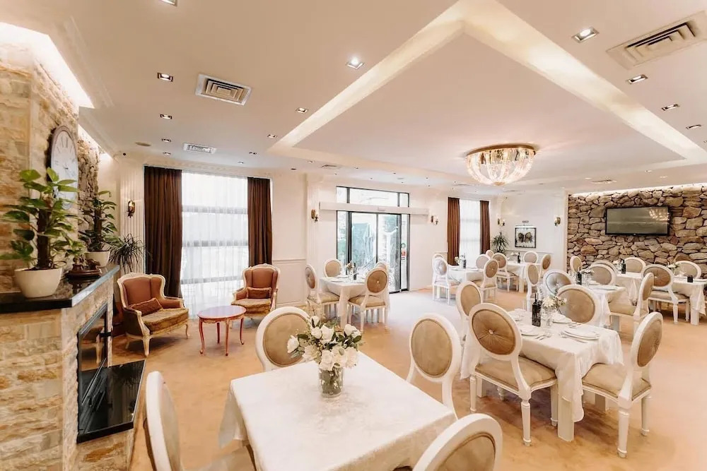 Golden Hotel