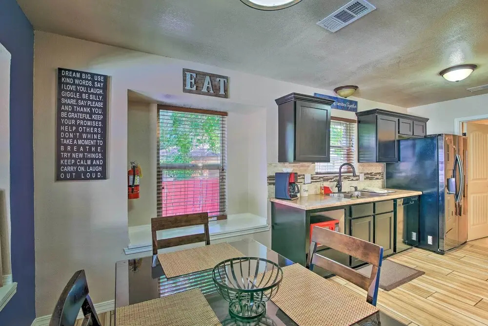 San Antonio Oasis w/ Hot Tub, Pool & Outdoor Bar!
