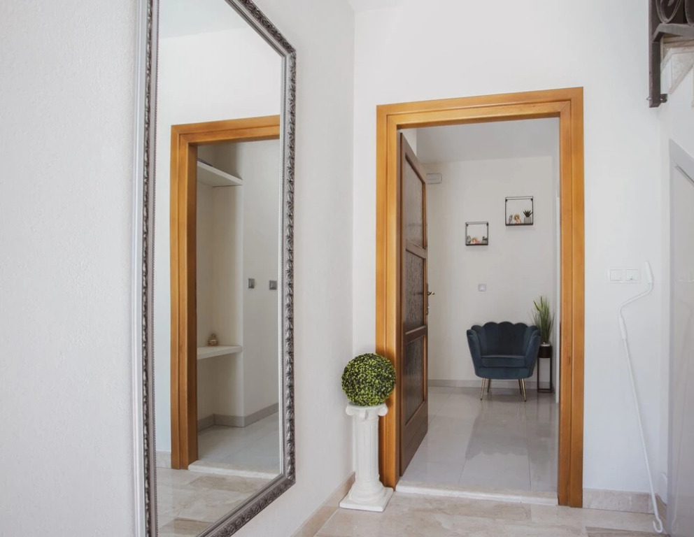Luxury Modern House, Just 1 min Walk to the Beach