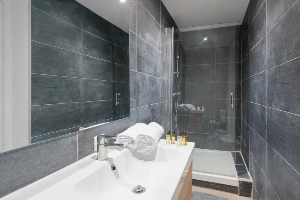 Large 1 Bedroom Apartment "rue de la Loge"!
