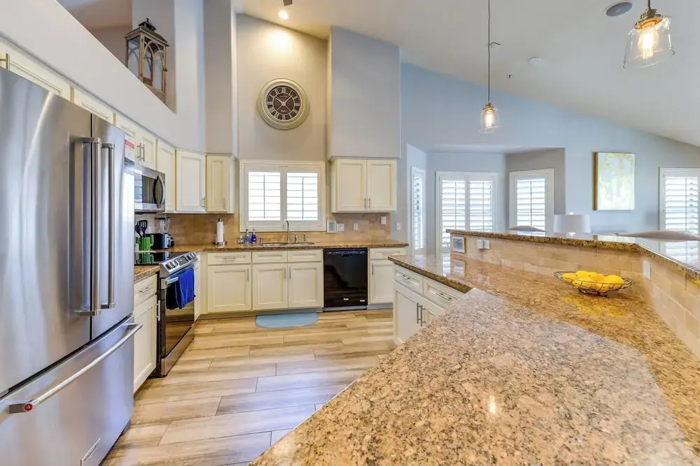 Relax Poolside & Golf: Family Gem in North Phoenix