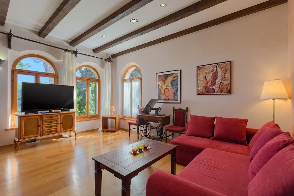 Holiday House in Pula 30 m From the sea