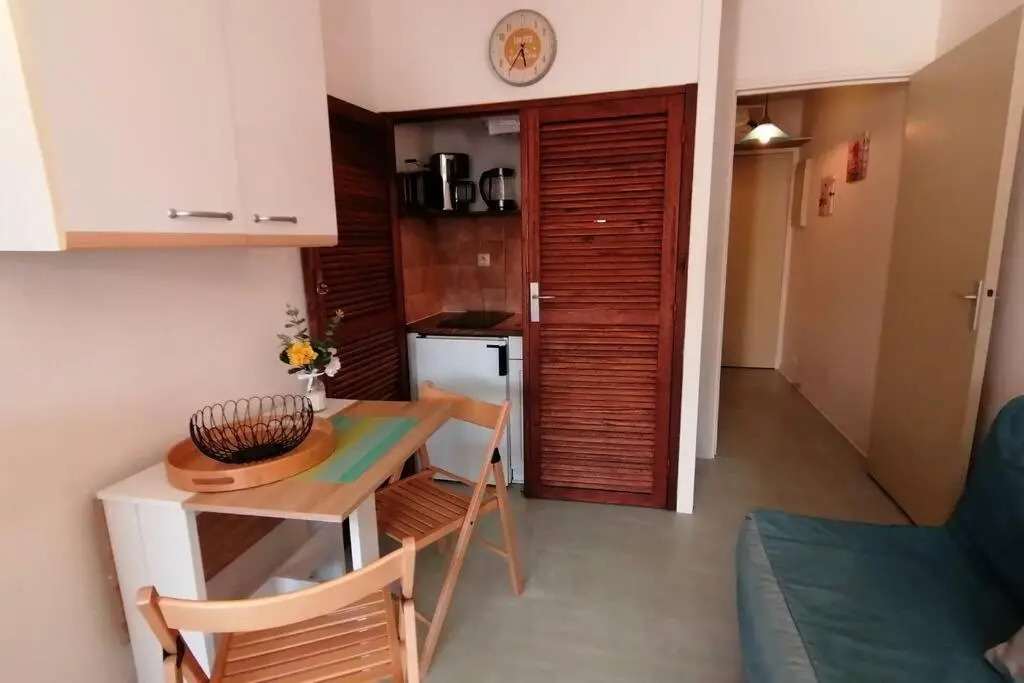 agréable studio avec terrasse à150m de la plage