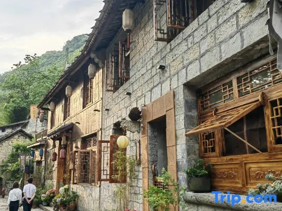 Wusheng Yisu (Yunfeng Tunbao Scenic Area)